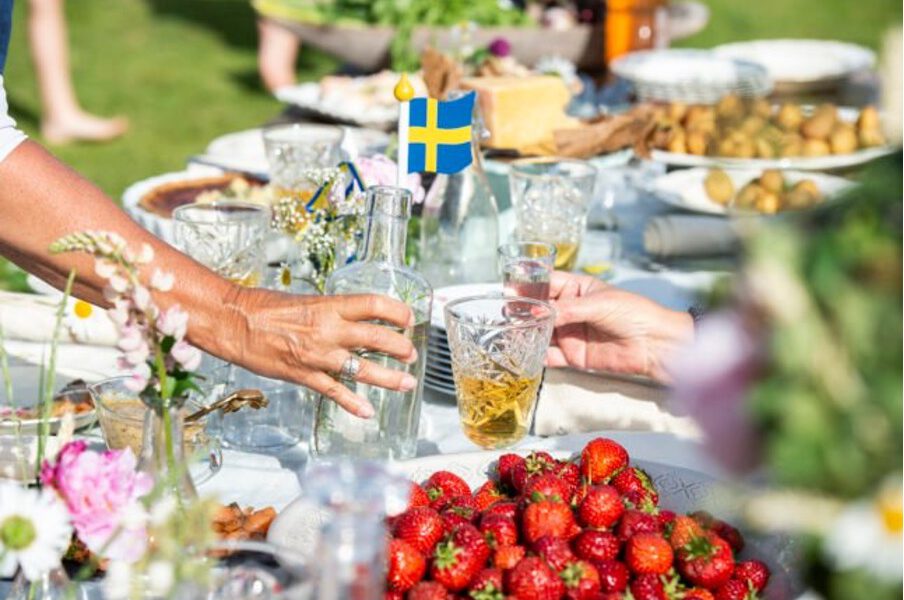 Hva er spesielt med den svenske midsommarfestivalen?